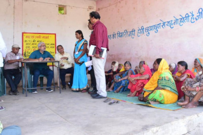 राष्ट्रीय मानव अधिकार आयोग नई दिल्ली के विशेष मॉनिटर डॉ. प्रदीप्त कुमार नायक ने आशा नगर, बसंतपुर राजनांदगांव स्थित लेप्रोसी केयर सेंटर और उप स्वास्थ्य केन्द्र शंकरपुर पहुंचकर कुष्ठ रोग पीडि़तों से भेंट की...
