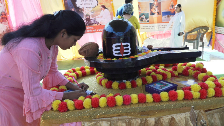 भिलाई, छ.ग., 26 फरवरी 2025:   प्रजापिता ब्रह्माकुमारी ईश्वरीय विश्व विद्यालय द्वारा नेहरू नगर में आयोजित आध्यात्मिक शिव संदेश रैली....