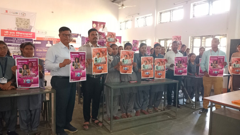 समृद्ध नारी वित्तीय साक्षरता सप्ताह के तहत एक दिवसीय शिविर में बैंकिंग सेवाओं के बारे में दी गई जानकारी...