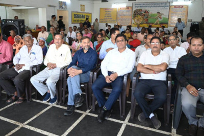 कलेक्टर ने राष्ट्रीय क्षय उन्मूलन कार्यक्रम अंतर्गत निक्षय निरामय छत्तीसगढ़ के तहत सर्व समाज प्रमुख तथा समाज सेवक व स्वयं सेवी संस्थाओं के प्रतिनिधियों की ली बैठक...