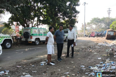 हाजरी रजिस्टर की जॉच कर बसंतपुर नाला सफाई देखा, आस पास डिस्पोजल दूध का पेकेट बिखरा देख संबंधित पर कार्यवाही के दिये निर्देश...