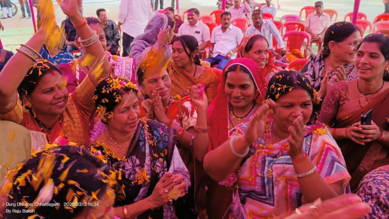 होली मिलन में भक्तिमय गीतों से निगम का माहौल हुआ मंगलमय, महापौर,सभापति व आयुक्त ने खेली फूलों की होली, पूजा अर्चना कर किया होलिका दहन: