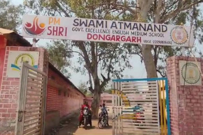 डोंगरगढ़ स्वामी आत्मानंद इंग्लिश मीडियम स्कूल में चरमराई स्वच्छता व्यवस्था ।