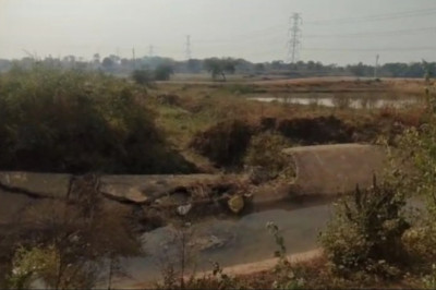 त्वरित खबरें समाचार के खबर का असर जल संसाधन विभाग द्वारा जामारी बांध से पाटे गांव तक क्षतिग्रस्त नहर का मरम्मत...