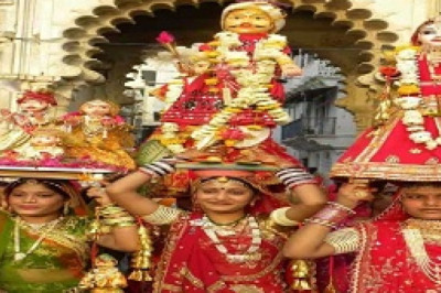 दिव्य भव्य विशाल गणगौर नक्षत्र राजानंदगांव खंडेलवाल महिला मंडल द्वारा  दिवास्वप्न एवं अखंड स्वर की मंगल कामना ईशर गौरा की नैनाभीराम आकर्षक हुँकी
