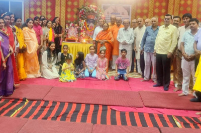 नवदुर्गा पूजन महाआरती के साथ कन्याओं ने किया पदयात्री सेवा पंडाल आरंभ बागेश्वर धाम में हिन्दू नववर्ष मनाया गया (भावेश अग्रवाल, मधु खंडेलवाल)