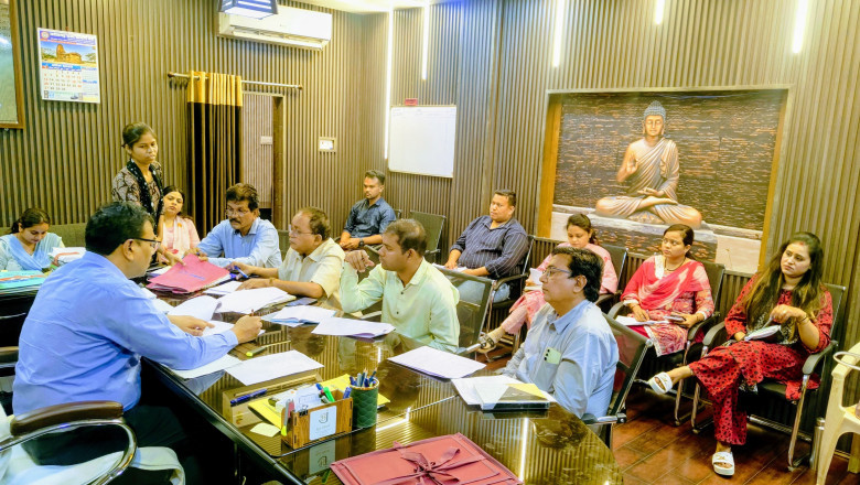 लोककर्म विभाग की समीक्षा में आयुक्त ने शौचालय मरम्मत कार्य शीध्र पूर्ण करने के दिये निर्देश...