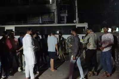कन्याभोज में गई बच्ची की कार में मिली लाश, लोगों ने संदिग्ध के घर में लगाई आग, परिजनों ने लगाया दुष्कर्म का आरोप…