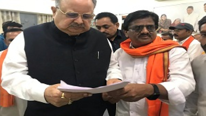 जिला वैष्णव समाज राजनांदगांव द्वारा डॉ रमन सिंह से मुलाकात कर ज्ञापन सौंपकर राजगामी...