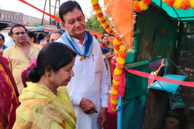 महापौर ने नागरिकों से अपील कर कहा कि अपने घर के आंगन, छत और दीवारों में पक्षियों के लिए पानी से भरे सकोरे रखने की व्यवस्था जरूर करें...