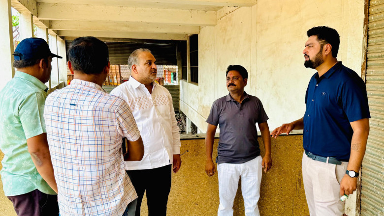 बाजार व राजस्व प्रभारी चंद्रशेखर चन्द्राकर ने अधिकारियों के साथ किया गंजमण्डी व्यवसायिक परिसर का औचक निरीक्षण: