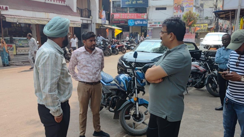 वार्ड निरीक्षण - कालोनियों एवं मानव मंदिर चौक में सफाई देख आवश्यक मरम्मत तथा सफाई व पार्किंग व्यवस्था के आयुक्त ने दिये निर्देश...