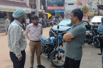 वार्ड निरीक्षण - कालोनियों एवं मानव मंदिर चौक में सफाई देख आवश्यक मरम्मत तथा सफाई व पार्किंग व्यवस्था के आयुक्त ने दिये निर्देश...