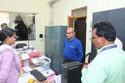 कार्यालयीन व्यवस्था एवं साफ-सफाई का भी लिया जायजा...