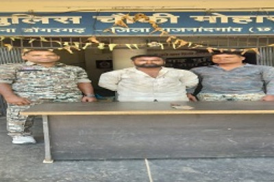 पुलिस चौकी मोहारा राजनांदगांव पुलिस की कार्यवाही चौकी मोहारा पुलिस द्वारा आम स्थान पर चाकू लेकर लोगो को भयभीत करने वाले आरोपी को किया गिरफ्तार।