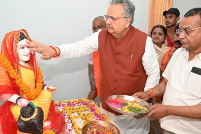 विधानसभा अध्यक्ष डॉ. रमन सिंह ने ग्राम धीरी में भक्त मां कर्मा जयंती महोत्सव एवं मूर्ति स्थापना कार्यक्रम में शामिल हुए....