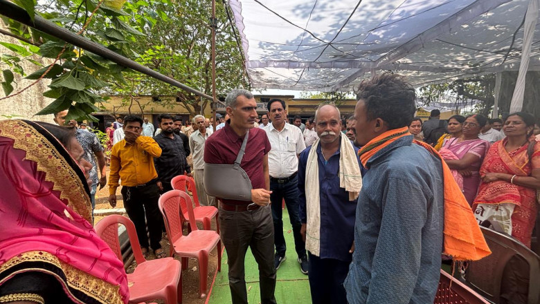कलेक्टर ने की आवेदनों के निराकरण की समीक्षा...
