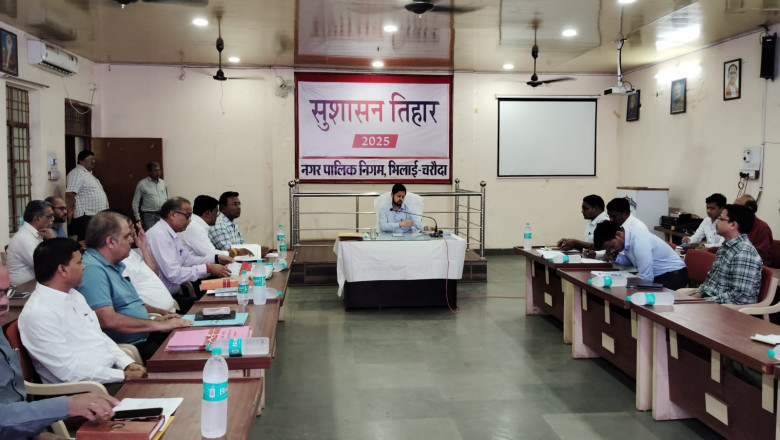 कलेक्टर सिंह ने सुशासन तिहार की समीक्षा बैठक में लंबित आवेदनों के त्वरित समाधान के दिए निर्देश...