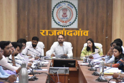 कलेक्टर ने साप्ताहिक जनदर्शन में नागरिकों से मुलाकात कर उनकी शिकायतों एवं समस्याओं को गंभीरतापूर्वक सुना...
