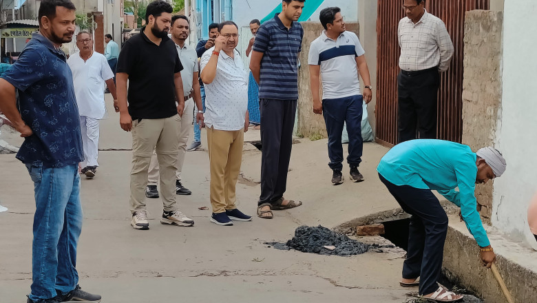 आयुक्त के साथ सुबह वार्ड 41,42 का भ्रमण करके शहर की साफ सफाई व्यवस्था की जानकारी ली: