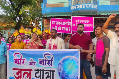 महिलाएं निकल पड़ी हैं जल बचाने का संदेश देने...