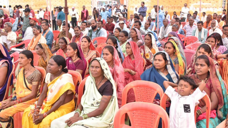 सुशासन तिहार में दिव्यांग केशरी को मिला मोटराईज्ड ट्रायसायकल का उपहार...