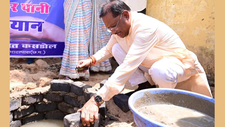 सीएम साय ने राजमिस्त्री बनकर सोखता गड्ढे के लिए की ईंट जोड़ाई...