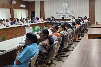 जिला पंचायत सभाकक्ष में प्री-बिड बैठक का आयोजन किया गया....