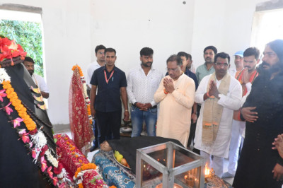 मुख्यमंत्री विष्णुदेव साय 13वें ज्योतिर्लिंग धाम महाऔघड़ेश्वर ज्योतिर्लिंग पहुंचकर विधिवत पूजा - अर्चना कर प्रदेशवासियों के लिए सुख-समृद्धि एवं खुशहाली की कामना की