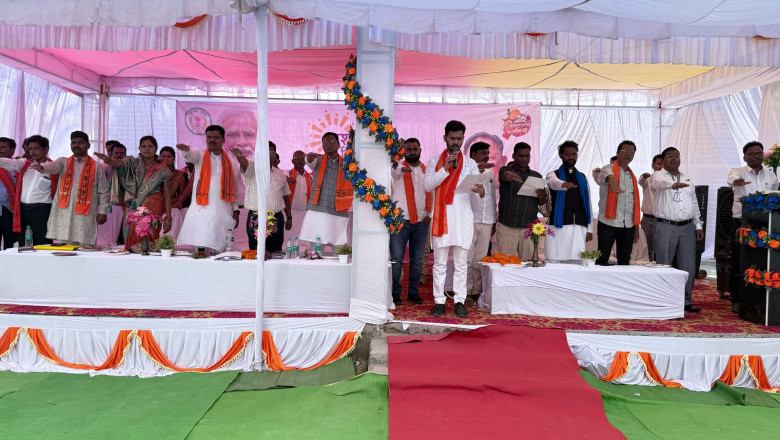 जिला पंचायत अध्यक्ष ने ग्रामीणों को दिलाई जल  संरक्षण एवं वृक्षारोपण की शपथ...