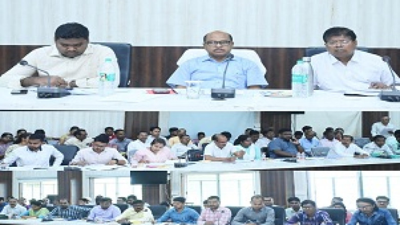 पीएम आवास में उदासीनता एवं लापरवाही बरतने पर 11 ग्राम पंचायत सचिवों को मीटिंग में ही कारण बताओ नोटिस जारी