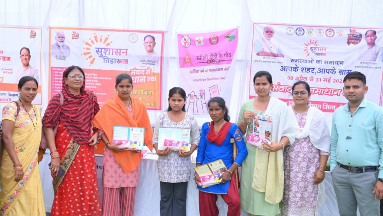 समाधान शिविर में किशोरी बालिकाओं को स्वच्छ मासिक धर्म प्रबंधन की दी जा रही जानकारी...