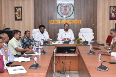 पार्किंग एवं यातायात की व्यवस्था को दुरूस्त करने के लिए योजनाबद्ध तरीके से कार्य करने की जरूरत : कलेक्टर
