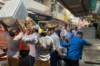 नगर निगम का अतिक्रमण पर एक्शन, दुकानदारों में मचा हड़कंप,कूलर,स्टैंड चेयर के अलावा त्रिपाल को किया जब्त: