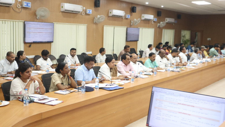 राजस्व विभाग के अधिकारियों की बैठक लेकर प्रकरणों का समय पर निराकरण के दिए निर्देश...