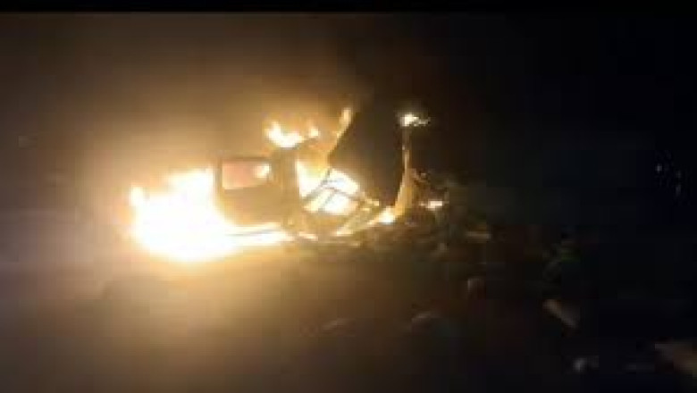 दर्दनाक सड़क हादसा : माजदा, ट्रेलर और कार की जोरदार टक्कर,जिंदा जलने से ड्राइवर की मौत...