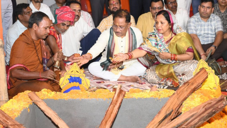 मुख्यमंत्री विष्णु देव साय और उनकी धर्मपत्नी कौशल्या साय बुधवार को जगन्नाथ मंदिर के प्राण प्रतिष्ठा कार्यक्रम में हुए शामिल...