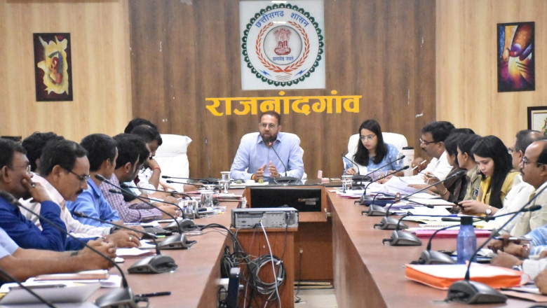 शासन की योजनाओं के प्रभावी क्रियान्वयन के लिए सभी अधिकारी नियमित तौर पर करें दौरा : कलेक्टर