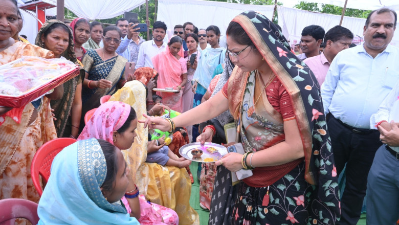 प्रभारी सचिव हिमशिखर गुप्ता ने पीव्हीटीजी वनधन केन्द्र केशोडार का किया निरीक्षण...