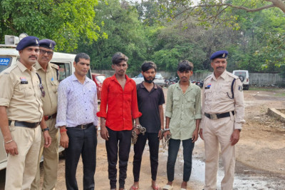 प्रतिबंधित नशीले दवाइयां के चार सौदागर पुलिस  गिरफ्त में...