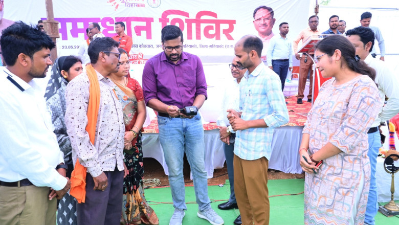 समाधान शिविर में प्रभारी सचिव की मौजूदगी में माईक्रो एटीएम से किसान को तत्काल राशि आहरित कर किया गया प्रदान...
