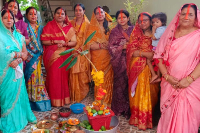 अखंड सौभग्य के लिए महिलाओं ने की वट सावित्री की पूजा ,महिलाओं ने रखा पति की दीर्घायु के लिए वट सावित्री व्रत: