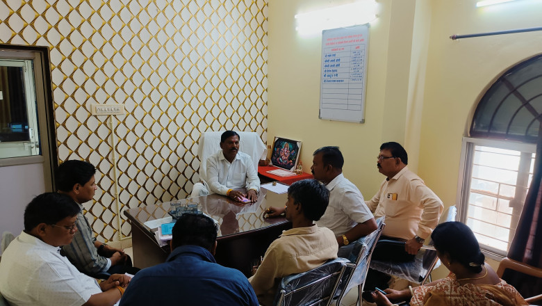 लोक कर्म प्रभारी देवनारायण चन्द्राकर द्वारा में समिति सदस्यों,एवं अधिकारियों के साथ की बैठक....