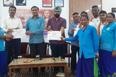 देवी अहिल्या बाई होल्कर की 300वीं जयंती पर कार्यक्रम आयोजन के तहत आज स्वच्छता दीदीयो का हुआ स्वास्थ्य परीक्षण