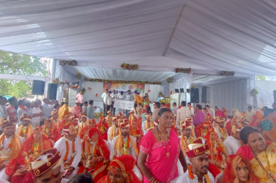 मुख्यमंत्री सामूहिक कन्या विवाह में 37 जोड़े परिणय सूत्र में बंधे, गुंडरदेही विधायक कुंवर सिंह निषाद ने सभी जोड़े को आशीर्वाद दिया