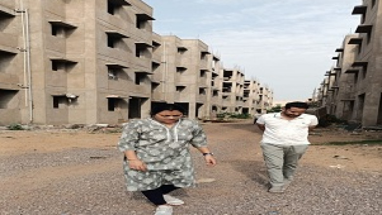 जहां 120 होने चाहिए वहां केवल 40 मजदूर, प्रधानमंत्री आवास निर्माण कार्य देख भड़की आयुक्त