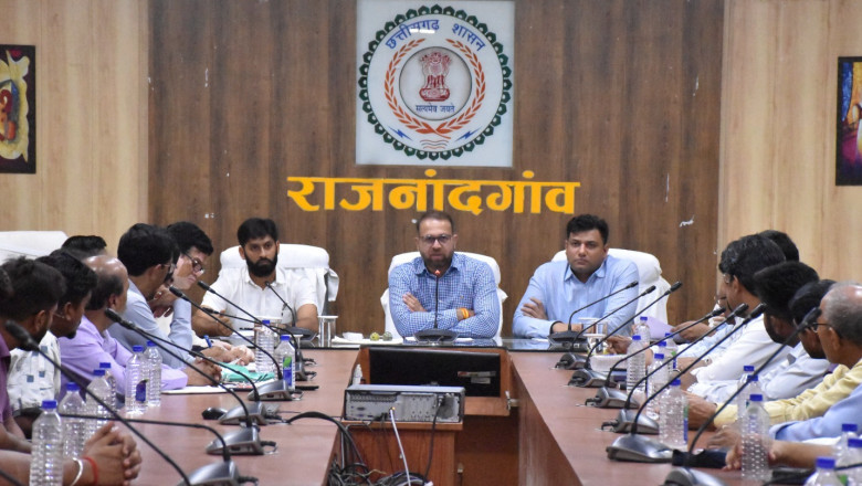 औद्योगिक संस्थाएं अपने सामाजिक दायित्वों का निर्वहन करते हुए पौधरोपण करने में अपना योगदान सुनिश्चित करें : कलेक्टर