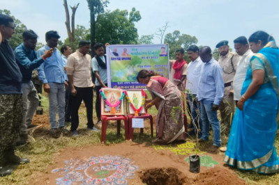 जिला पंचायत के अध्यक्ष सहित जनप्रतिनिधियों, वरिष्ठ नागरिकगणों, अधिकारियों ने मनाया विश्व पर्यावरण दिवस...