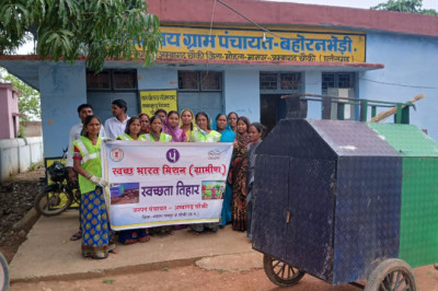 कचरा बना कमाई का जरिया, स्वच्छता दीदियों की मेहनत से बदली ग्रामीणों की तक़दीर
