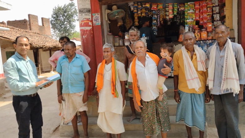 विद्यार्थियों की शत-प्रतिशत उपस्थिति हेतु गाँव के पालकों से संपर्क अभियान